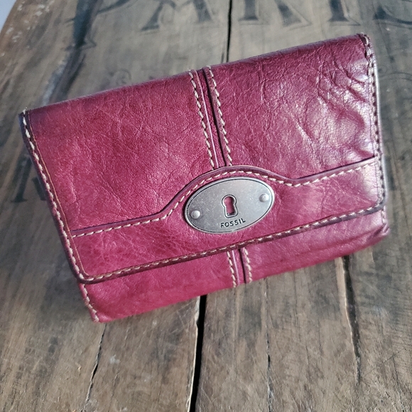 FOSSIL Women's Maddox Vintage Y2K Magenta Leather Tri-Fold Wallet Billfold - Picture 1 of 14